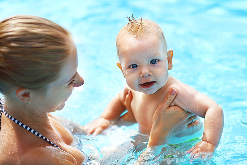 Kiedy dziecko może zacząć pływać?